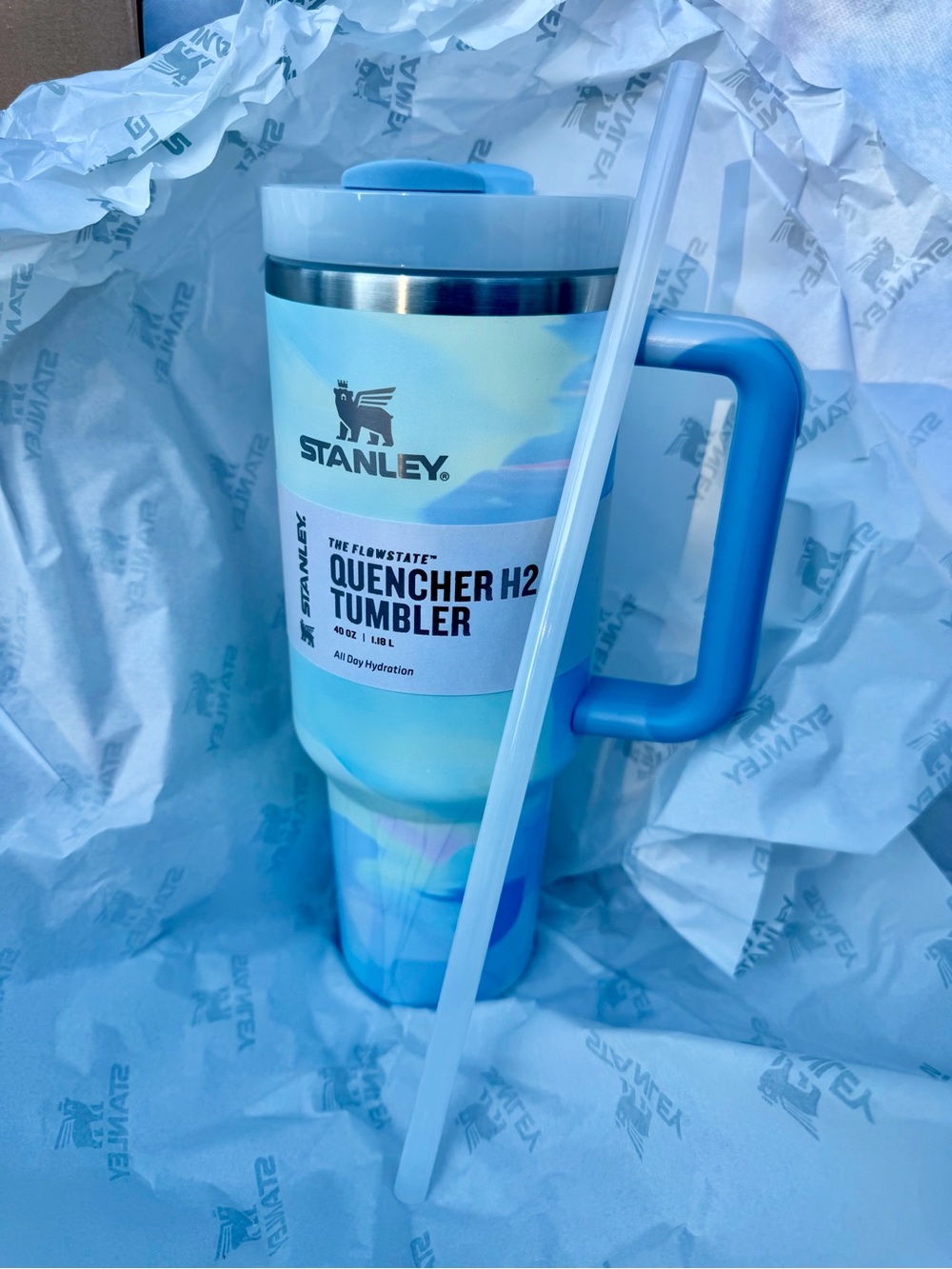 Stanley Quencher H2 Tumbler in Blue and White Swirl
